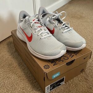 Brand new women’s Nike flex experience shoes. Size 9.5 W